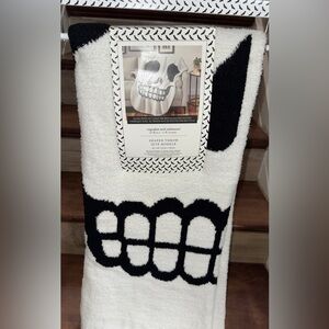 Cute 🥰 Cupcakes & Cashmere Halloween Skull Shaped 50”x70” Throw Reversible